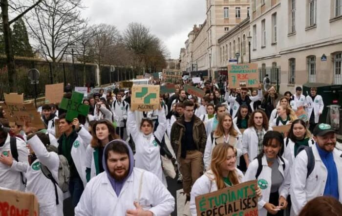 France’s Pharmacists Strike Over Pay, Drug Shortage