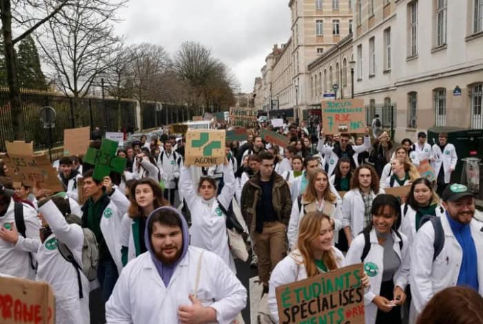 France’s Pharmacists Strike Over Pay, Drug Shortage